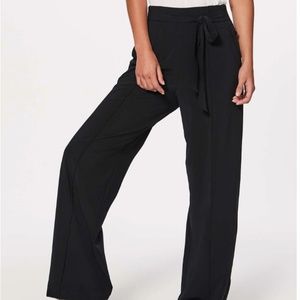 Lululemon Noir Pant Black (Second Release) Size 6 FITS LIKE a 2